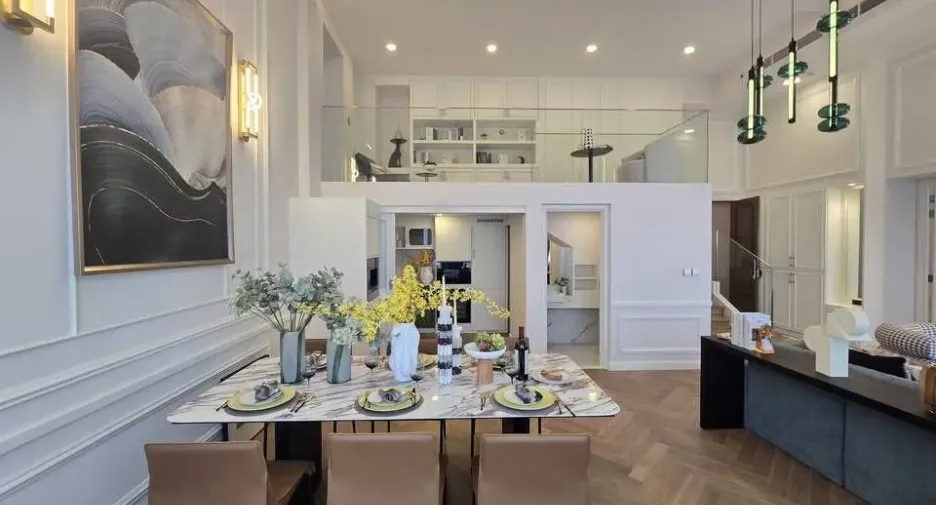 For rent 3 bedrooms condo in Huai Khwang, Bangkok