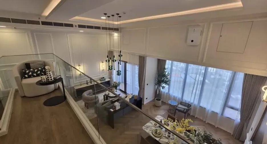 For rent 3 bedrooms condo in Huai Khwang, Bangkok
