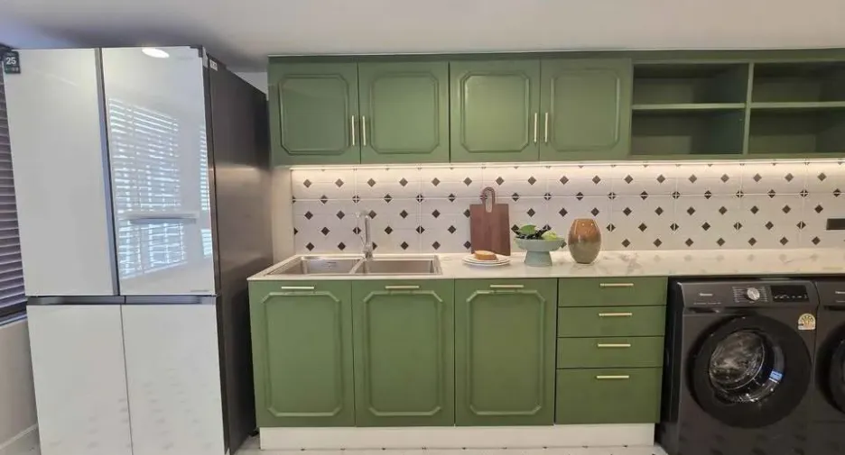 For rent 3 bedrooms condo in Huai Khwang, Bangkok