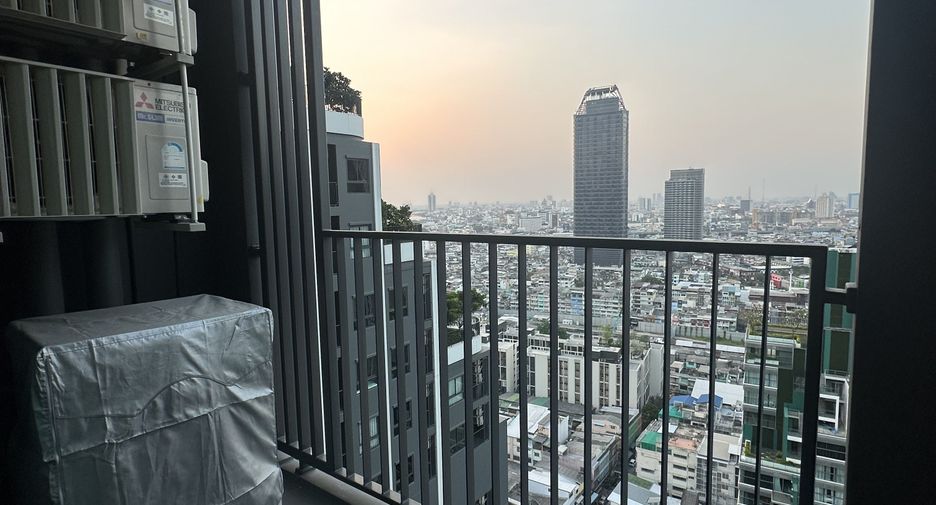 For rent 2 bedrooms condo in Bang Rak, Bangkok