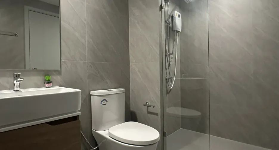 For rent 2 bedrooms condo in Bang Rak, Bangkok