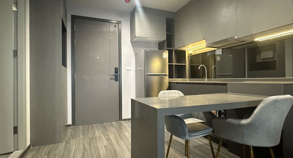 For rent 2 bedrooms condo in Bang Rak, Bangkok