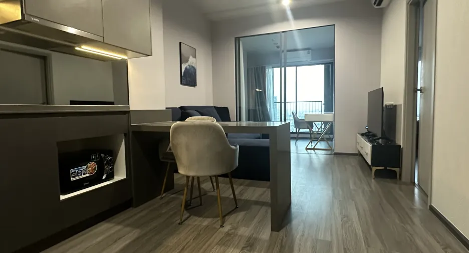 For rent 2 bedrooms condo in Bang Rak, Bangkok