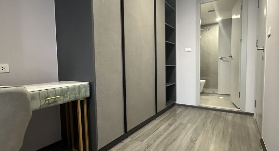 For rent 2 bedrooms condo in Bang Rak, Bangkok