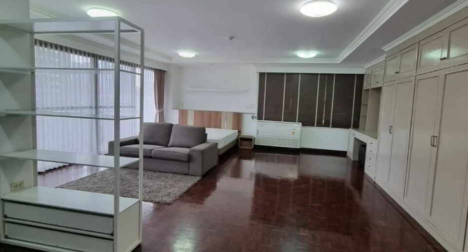 For rent 3 bedrooms apartment in Watthana, Bangkok