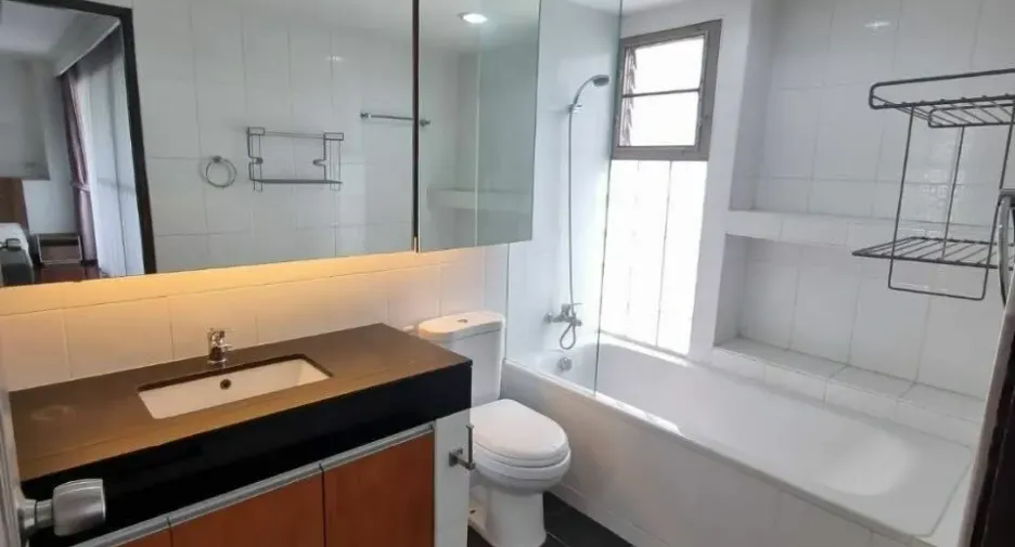 For rent 3 bedrooms apartment in Watthana, Bangkok