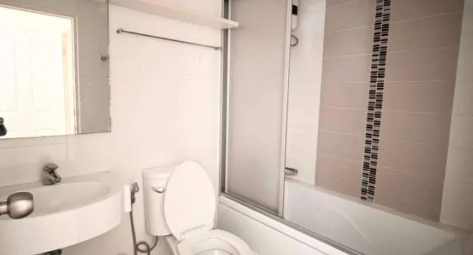 Condo en alquiler de 2 habitaciones en Huai Khwang, Bangkok