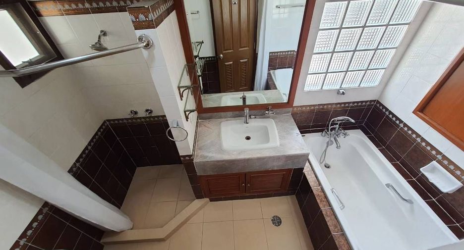 À louer 3 chambres appartement à Watthana, Bangkok