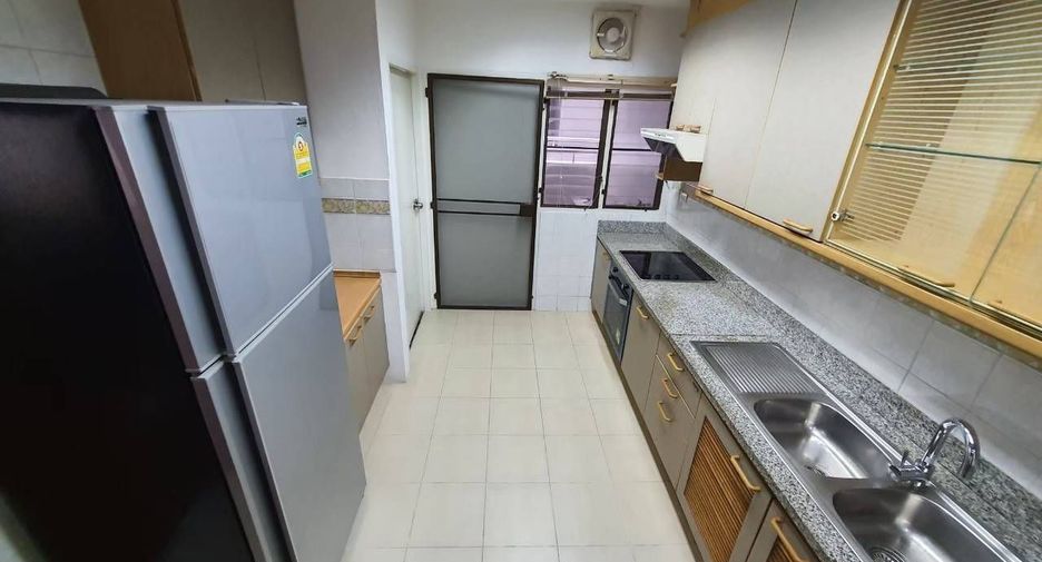 À louer 3 chambres appartement à Watthana, Bangkok