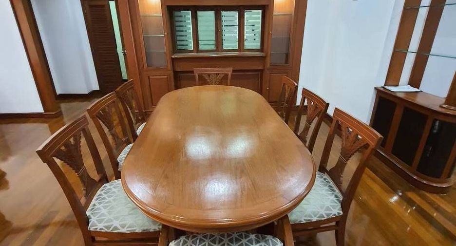 À louer 3 chambres appartement à Watthana, Bangkok
