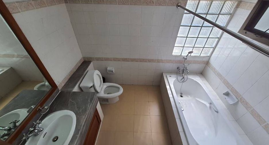 À louer 3 chambres appartement à Watthana, Bangkok