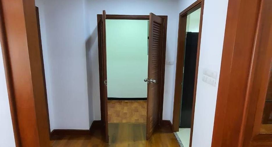 À louer 3 chambres appartement à Watthana, Bangkok
