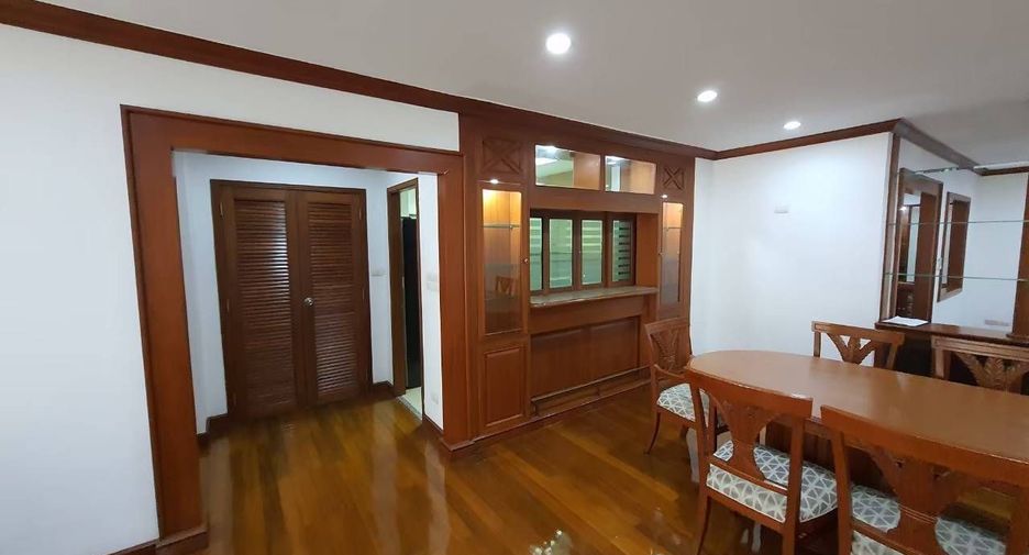 À louer 3 chambres appartement à Watthana, Bangkok