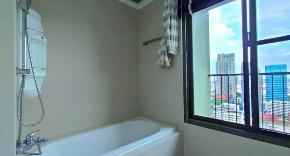 For rent 1 bed condo in Watthana, Bangkok