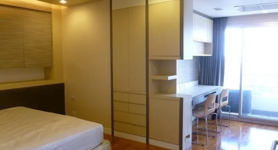 For rent 3 bedrooms condo in Sathon, Bangkok