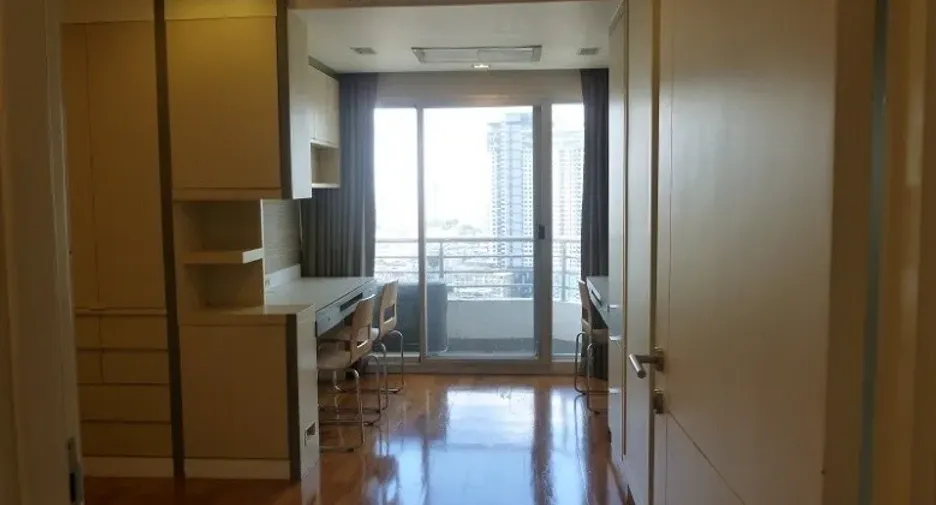 For rent 3 bedrooms condo in Sathon, Bangkok
