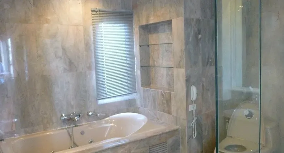 For rent 3 bedrooms condo in Sathon, Bangkok