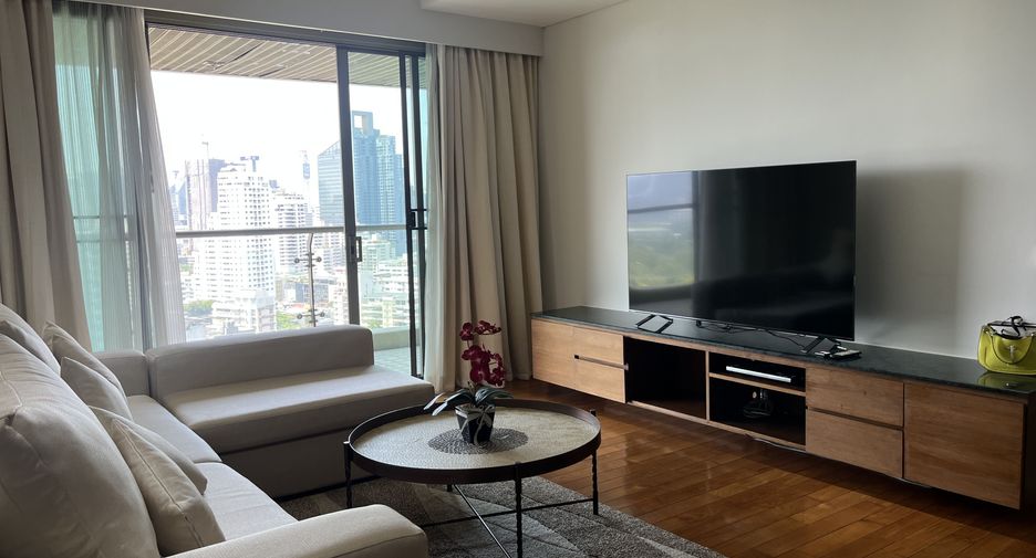 For rent 2 bedrooms condo in Khlong Toei, Bangkok
