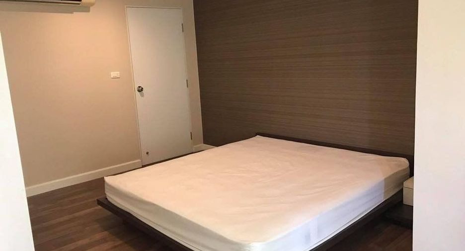 For rent 2 bedrooms condo in Phra Khanong, Bangkok