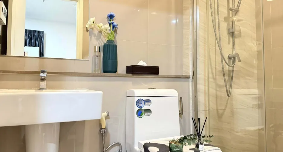 For rent 2 bedrooms condo in Watthana, Bangkok