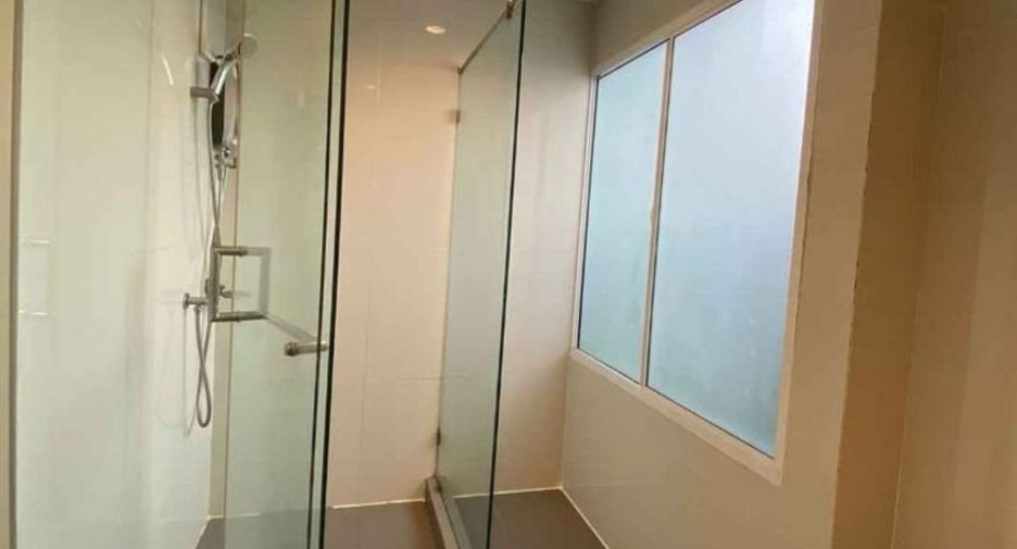 For rent 3 bedrooms townhouse in Suan Luang, Bangkok