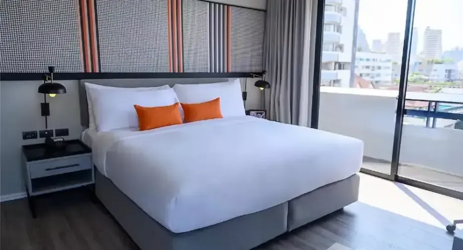 For rent 2 bedrooms condo in Watthana, Bangkok