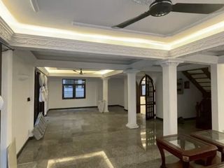 Haus zur Miete mit 4 Zimmer in Watthana, Bangkok