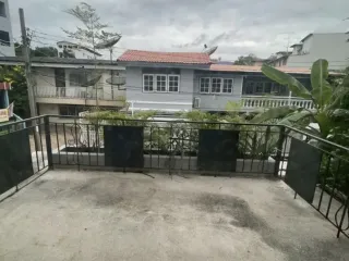 Haus zur Miete mit 4 Zimmer in Watthana, Bangkok