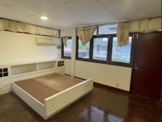 Haus zur Miete mit 4 Zimmer in Watthana, Bangkok