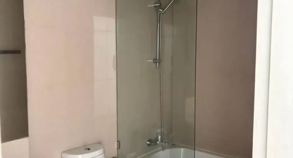 Condo en alquiler de 2 habitaciones en Khlong Toei, Bangkok
