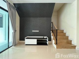 For rent 2 bedrooms townhouse in Saphan Sung, Bangkok