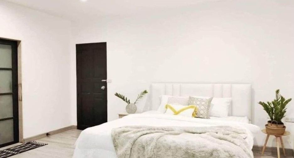 For rent 2 bedrooms house in Pathum Wan, Bangkok