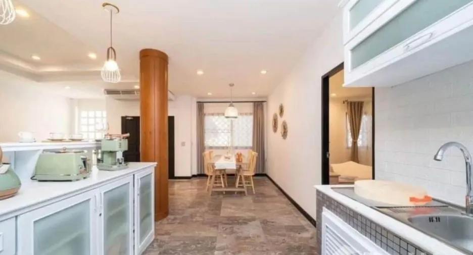 For rent 2 bedrooms house in Pathum Wan, Bangkok