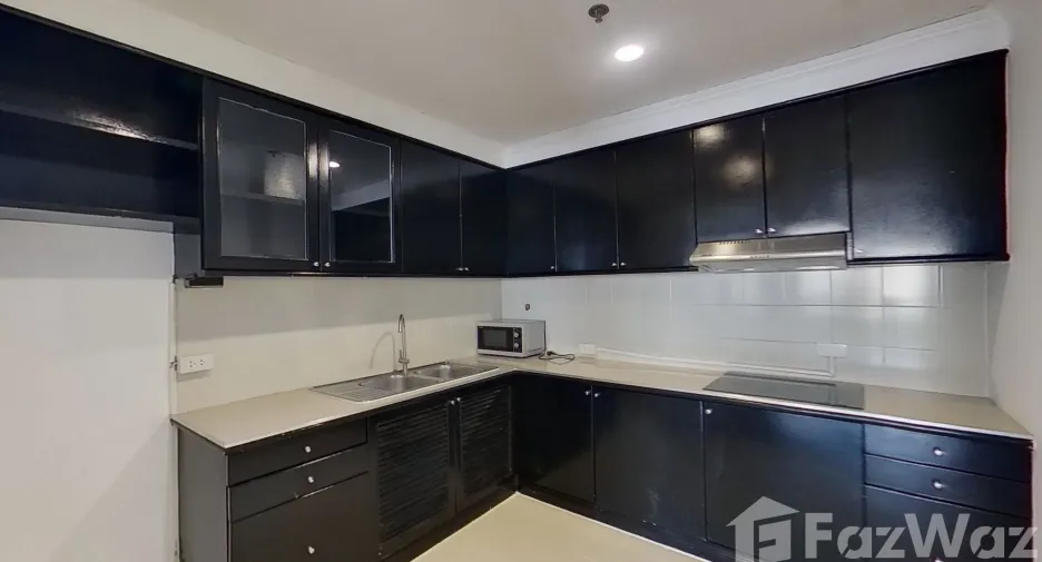 For rent 3 bedrooms condo in Watthana, Bangkok