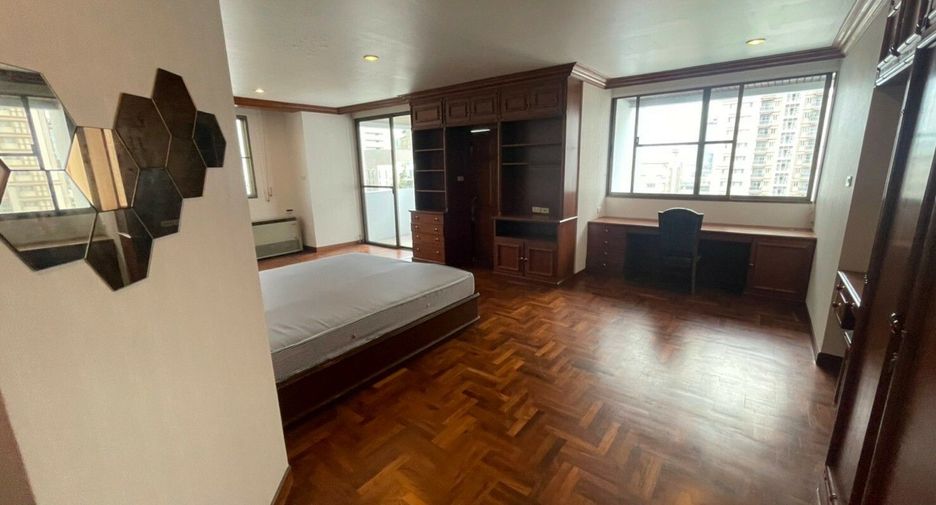 For rent 3 bedrooms condo in Khlong Toei, Bangkok