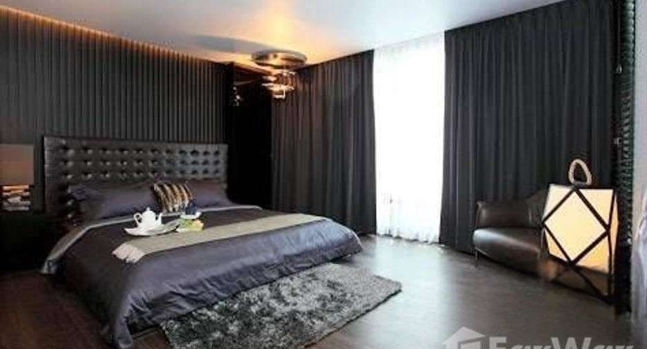 For rent 3 bedrooms house in Watthana, Bangkok