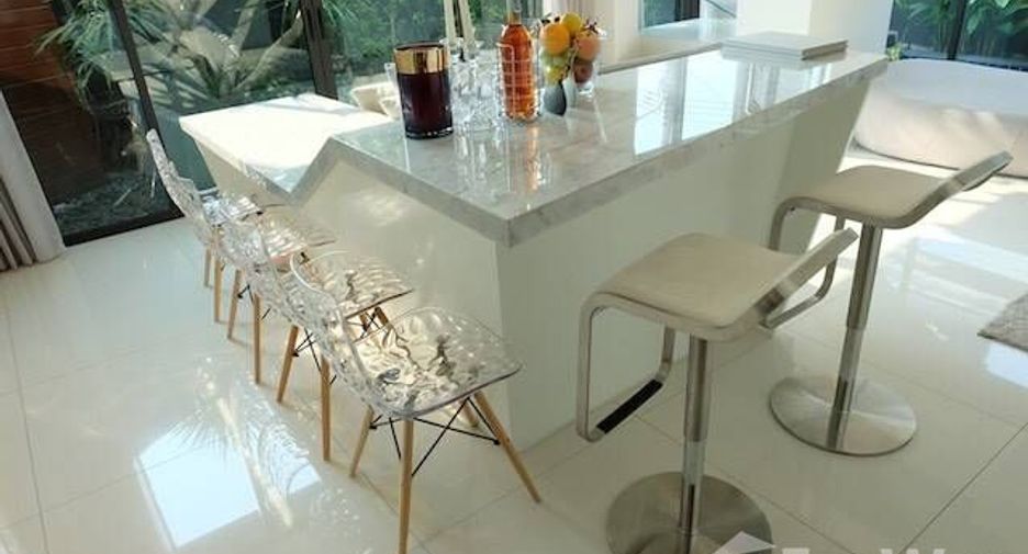 For rent 3 bedrooms house in Watthana, Bangkok