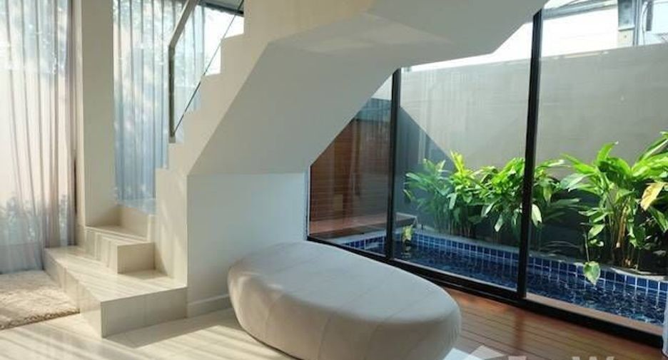 For rent 3 bedrooms house in Watthana, Bangkok