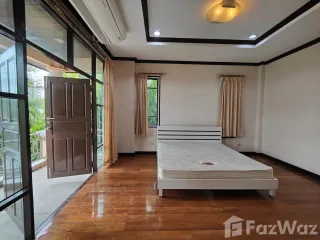 À louer 4 chambres maison à Watthana, Bangkok