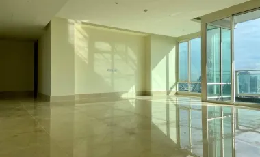 For rent 3 bedrooms condo in Sathon, Bangkok
