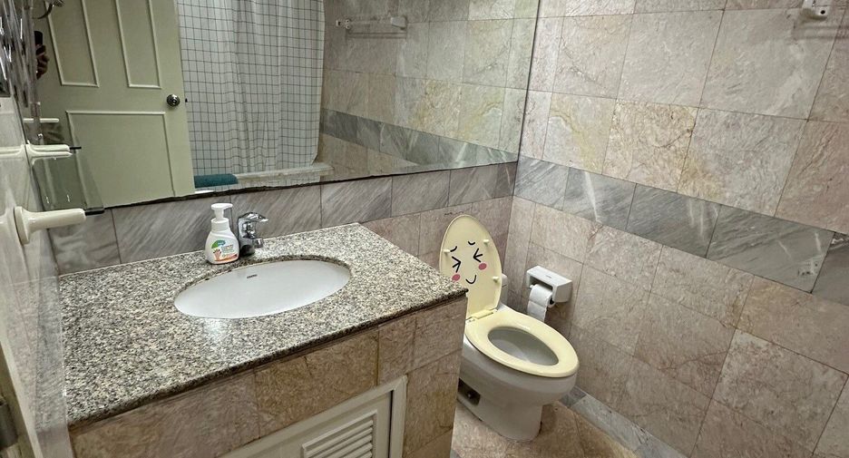 For rent 1 bed condo in Khlong Toei, Bangkok