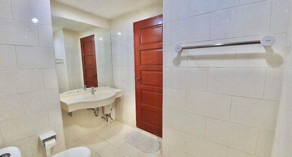 À louer studio condo à Huai Khwang, Bangkok