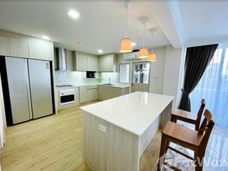 For rent 3 bedrooms apartment in Watthana, Bangkok