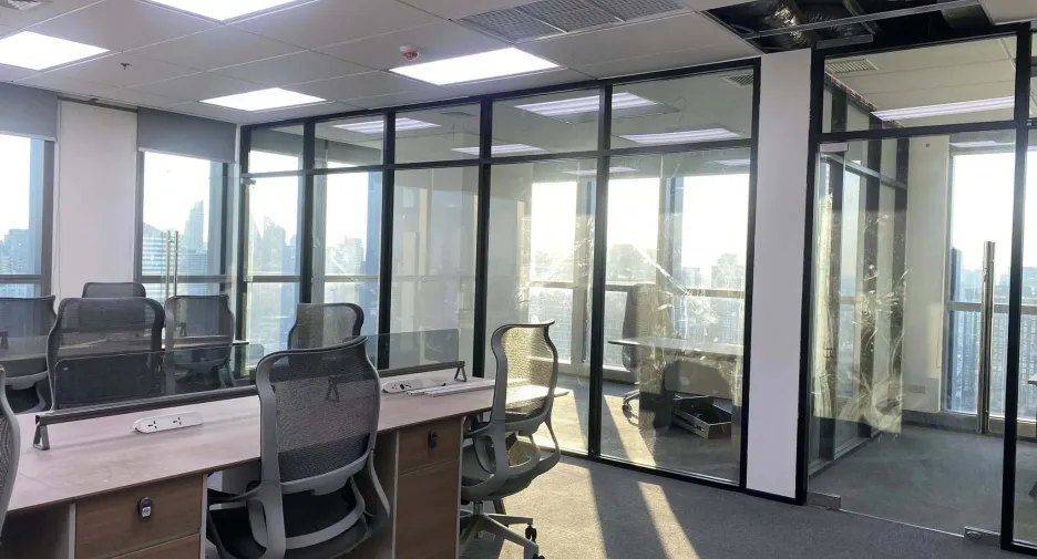 For rent 3 bedrooms office in Huai Khwang, Bangkok