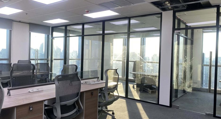 For rent 3 bedrooms office in Huai Khwang, Bangkok