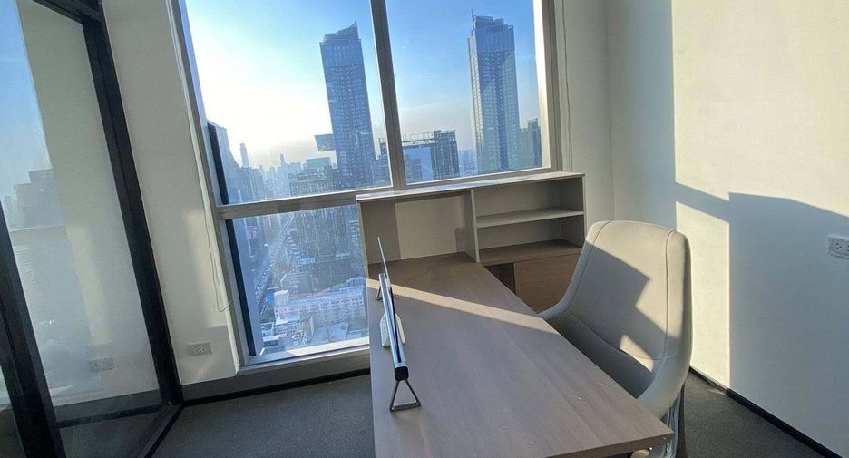 For rent 3 bedrooms office in Huai Khwang, Bangkok