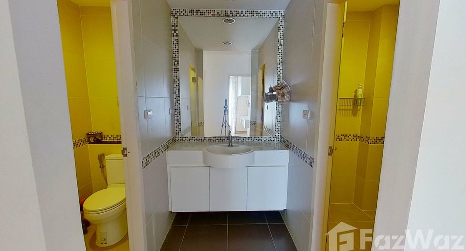 For rent 2 bedrooms condo in Huai Khwang, Bangkok