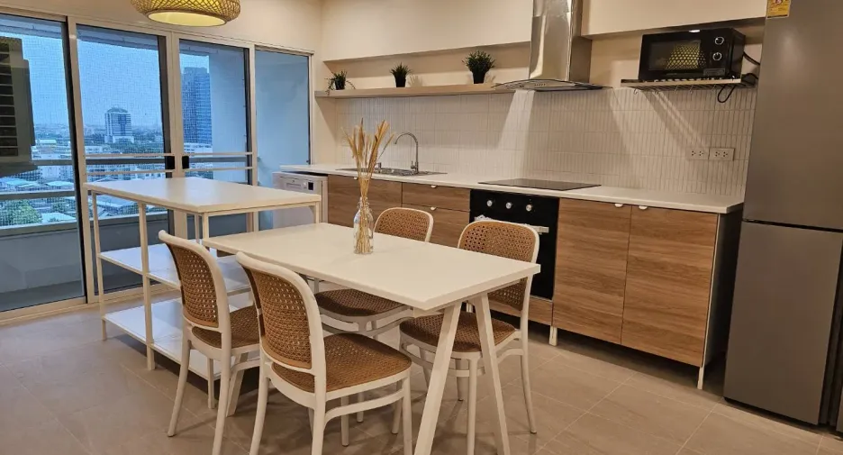 For rent 2 bedrooms condo in Watthana, Bangkok