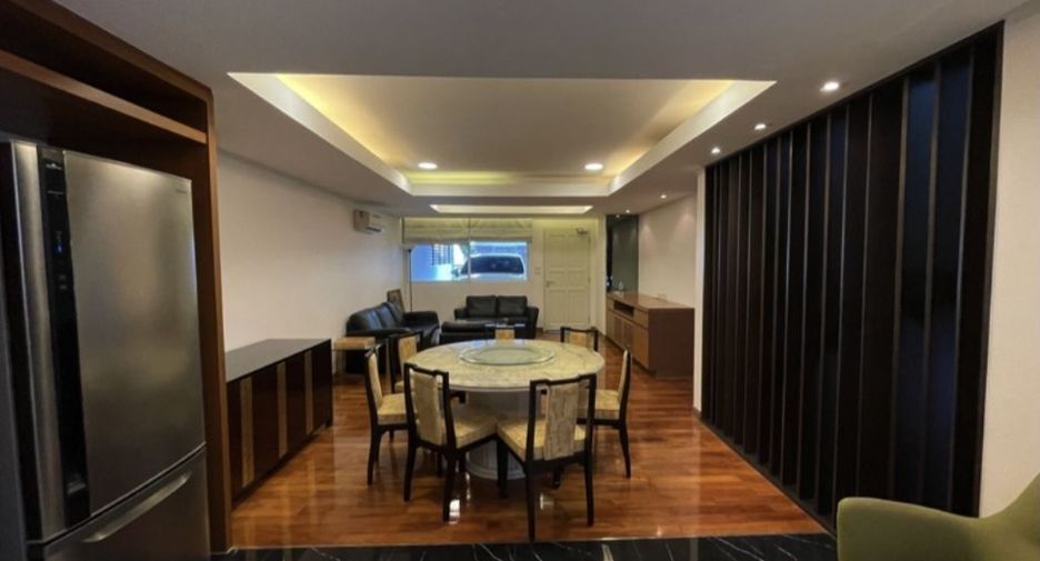 For rent 4 bedrooms townhouse in Watthana, Bangkok