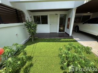 Reihenhaus zur Miete mit 4 Zimmer in Watthana, Bangkok